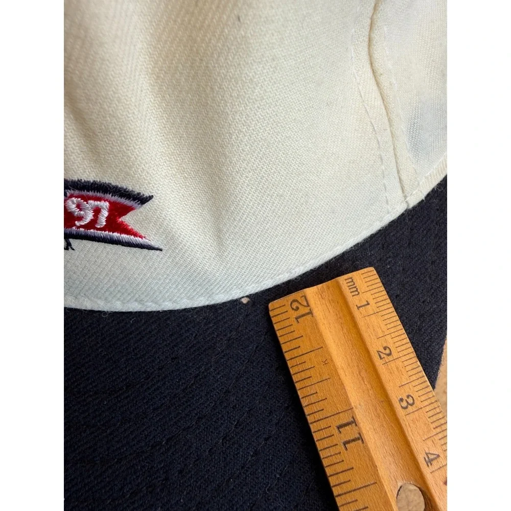 New Era vtg 1997